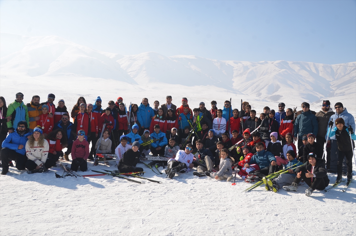 HAKKARİ (AA) – Hakkari'nin Yüksekova ilçesinde Kayaklı Koşu İl Birinciliği