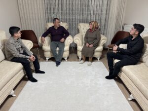 ADIYAMAN (AA) – Adıyaman'da yeni konutlarına kavuşan depremzede aile, Cumhurbaşkanı