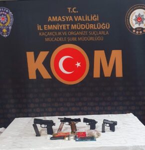 AMASYA (AA) – Amasya'nın Merzifon ilçesinde silah ticareti yaptığı iddiasıyla