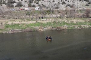 AMASYA (AA) – Amasya'dan geçen Yeşilırmak'ta erkek cesedi bulundu. Kent
