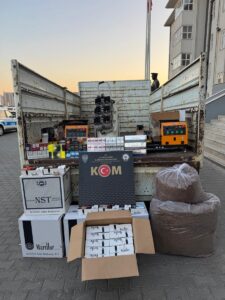 AYDIN (AA) – Aydın'da sigara kaçakçılarına yönelik operasyonda 7 şüpheli