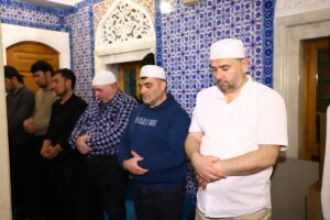 BAKÜ (AA) – Azerbaycan'ın başkenti Bakü'de, ramazanın ilk teravih namazı