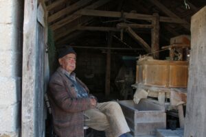 ANTALYA (AA) – Antalya'nın Kaş ilçesinde yaşayan 88 yaşındaki Nusret