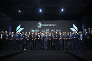 İSTANBUL (AA) – Ticaret Bakanı Ömer Bolat, tekstil ve konfeksiyon