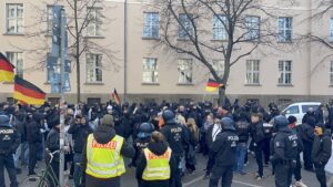 BERLİN (AA) – Almanya’nın başkenti Berlin’de aşırı sağcı Neonaziler bir