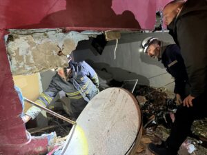 - Güvenlik kamerasınca kaydedilen kazada 2 kişi yaralandı