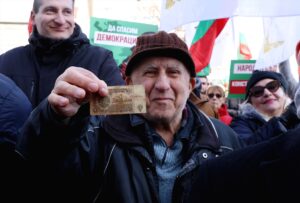 SOFYA (AA) – Bulgaristan'da ülkenin avroya geçmesine karşı düzenlenen protestolarda