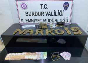 BURDUR (AA) – Burdur'da uyuşturucu operasyonunda gözaltına alınan şüpheli tutuklandı.