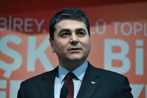 ANKARA (AA) – CHP Genel Başkanı Özgür Özel, beraberindeki parti