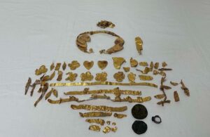 DENİZLİ (AA) – Denizli'nin Sarayköy ilçesindeki tarihi eser operasyonunda, gözlük