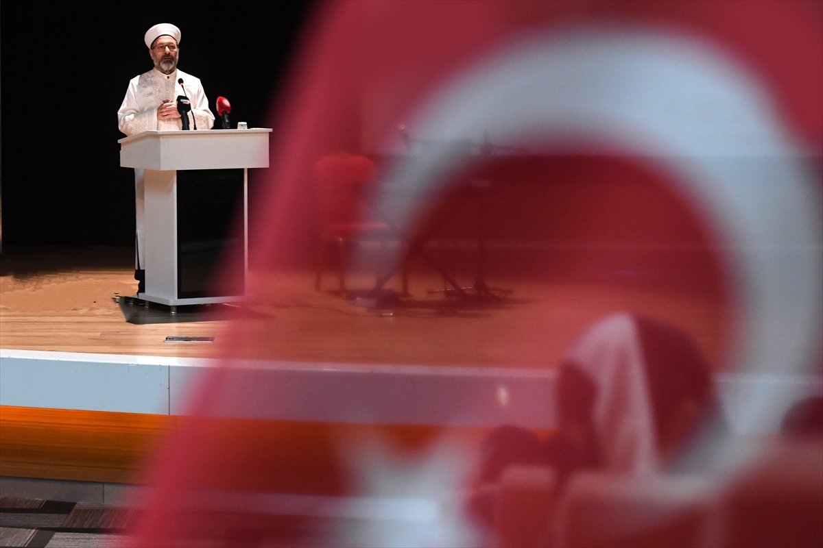 Diyanet İşleri Başkanı Erbaş, “Şehit Ömer Halisdemir Anma Programı”na katıldı