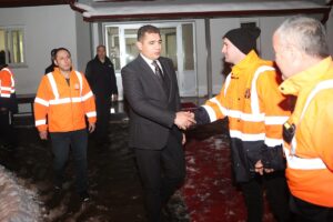 - "Karayolları, İl Özel İdaresi ve şehir içlerinde belediye ekiplerimiz,