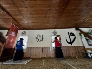 DÜZCE (AA) – Düzce'de gönüllü gençler, ramazan dolayısıyla tarihi camilerde