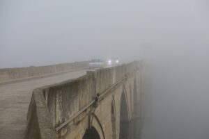 EDİRNE (AA) – Edirne'de sis yaşamı olumsuz etkiledi. Kentte sabah