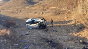 ERZİNCAN (AA) – Erzincan'da hafif ticari aracın şarampole devrilmesi sonucu