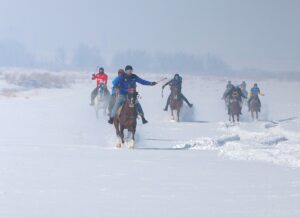 ERZURUM (AA) – Erzurum'da 12 atın katılımıyla kar üstünde davullu-zurnalı