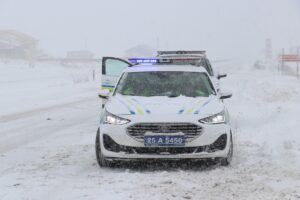 ERZURUM (AA) – Erzurum'da olumsuz hava koşulları nedeniyle ulaşımda aksamalar