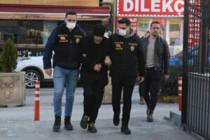 ESKİŞEHİR (AA) – Eskişehir'de 12 yıldır kardeşinin kimliğini kullanan ve