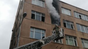 İSTANBUL (AA) – Fatih'te bir apartman dairesinde çıkan yangın itfaiye