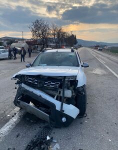 GAZİANTEP (AA) – Gaziantep'in Nurdağı ilçesinde iki otomobilin çarpışması sonucu