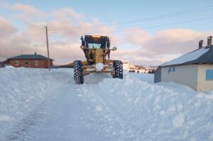 GİRESUN (AA) – Giresun'da kar nedeniyle ulaşıma kapanan 23 köy