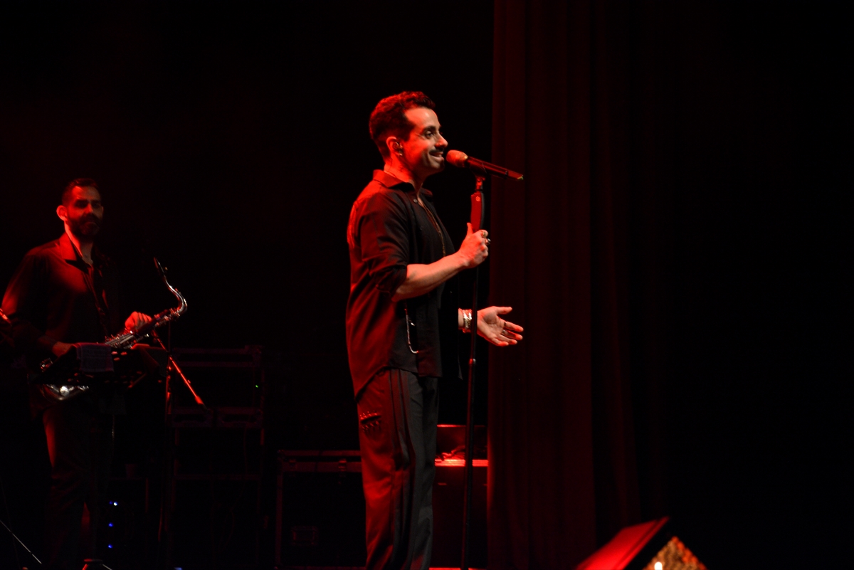 Şarkıcı Gökhan Türkmen Bursa'da konser verdi