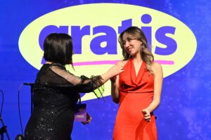 - Gratis, kampanya kapsamında otomobil kazanan talihlileri İstanbul'da özel bir