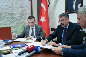 HAKKARİ (AA) – Hakkari'de hayata geçirilen "Sahipli Köpeklerin Ücretsiz Olarak