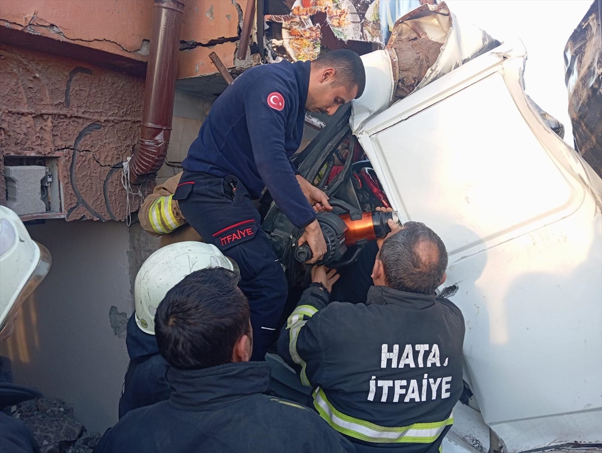 HATAY (AA) – Hatay'ın Samandağ ilçesinde freni arızalanan tırın iş