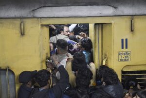 ANKARA (AA) – Hindistan'ın başkenti Yeni Delhi'deki bir tren istasyonunda