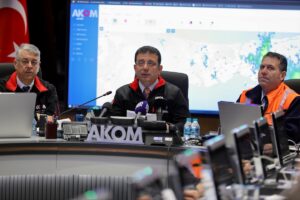 - "Cumartesi gecesi, yani bugünü yarına bağlayan gece de en