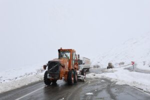 IĞDIR (AA) – Iğdır'da olumsuz hava koşulları nedeniyle ulaşıma kapanan