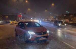 İSTANBUL (AA) – İstanbul'da dünden itibaren etkili olan kar yağışı,