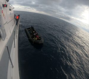 İZMİR (AA) – İzmir'in Seferihisar ilçesi açıklarında 35 düzensiz göçmen