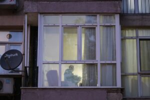 İZMİR (AA) – İzmir'in Konak ilçesinde tartıştığı kişiyi tabancayla ağır