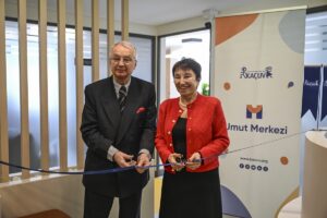 İSTANBUL (AA) – Kanser tanısı almış çocuklar ile ailelerine yönelik