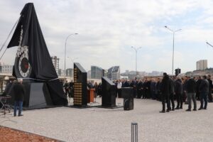 KAHRAMANMARAŞ (AA) – Kahramanmaraş Sütçü İmam Üniversitesi (KSÜ) yerleşkesi girişine,