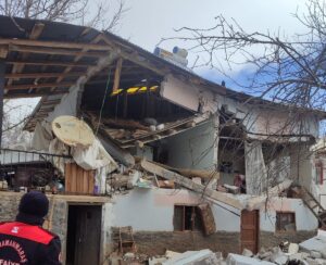 KAHRAMANMARAŞ (AA) – Kahramanmaraş'ın Göksun ilçesinde, evde mutfak tüpünün patlaması