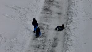 KARABÜK/DÜZCE (AA) – Karabük ve Düzce'nin yüksek kesimlerinde kar etkili