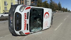 KARAMAN (AA) – Karaman'da hasta taşıyan ambulans ile otomobilin çarpışması