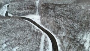 KIRKLARELİ (AA) – Kırklareli'nin yüksek kesimlerinde etkili olan kar yağışıyla