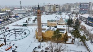 KIRŞEHİR (AA) – Kırşehir'de aralıklarla devam eden kar yağışı etkisini