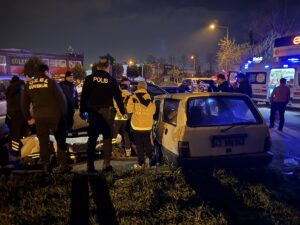 KOCAELİ (AA) – Kocaeli'nin İzmit ilçesinde, sanayi sitesinde park halindeki