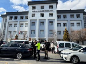 KONYA (AA) – Konya'da Sağlık Bilimleri Fakültesi dekan yardımcısını odasında