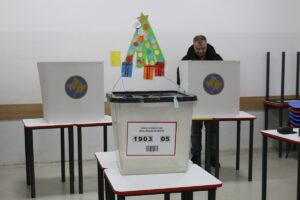 PRİŞTİNE (AA) – Balkan ülkesi Kosova'da halk, genel seçimde oy