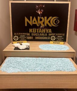 KÜTAHYA (AA) – Kütahya'da düzenlenen operasyonda 20 bin uyuşturucu hap