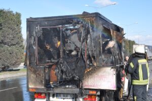 MANİSA (AA) – Manisa'nın Salihli ilçesinde seyir halindeyken alev alan