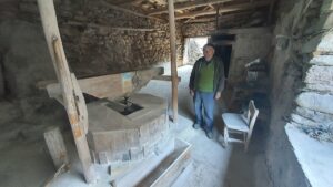 MANİSA (AA) – Manisa'nın Demirci ilçesindeki yaklaşık 200 yıllık su