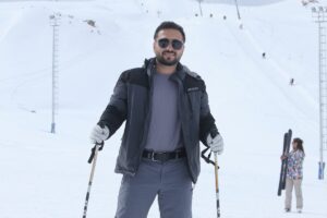 - Hafta sonu tatilinde merkezde yoğunluk oluşturan kayakseverler, aileleriyle keyifli