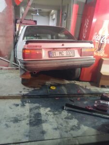 MERSİN (AA) – Mersin'in Toroslar ilçesinde sürücünün kontrolünden çıkan araç